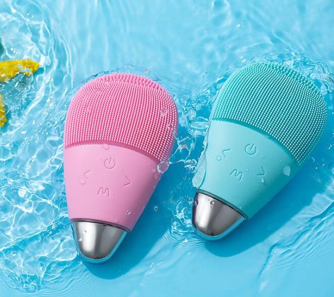 Electric silicone facial cleansing brush for deep pore cleansing