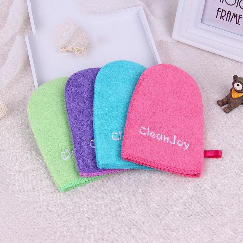 Exfoliating facial scrubbing towel for dead skin removal and cleansing
